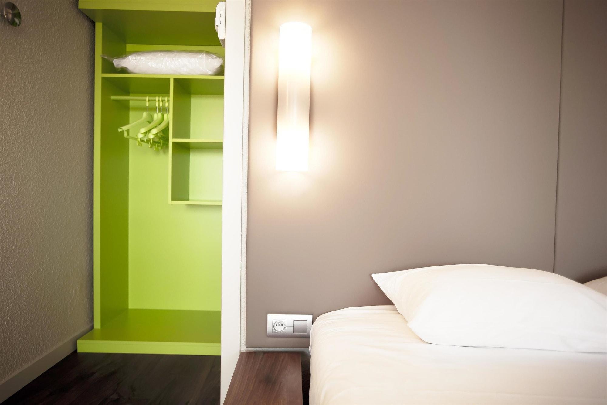 Campanile Evry Est - Saint Germain Les Corbeil Hotel Exterior photo
