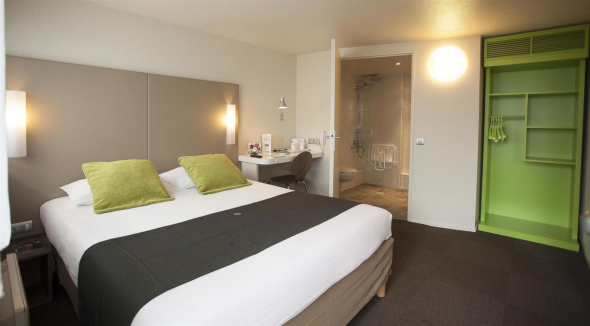 Campanile Evry Est - Saint Germain Les Corbeil Hotel Exterior photo